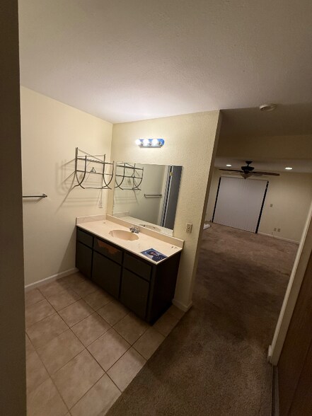 Building Photo - 5055 Valley Crest Dr