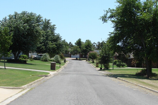 Building Photo - 1815 Nightingale Cir