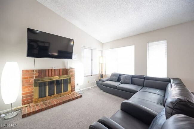 Primary Photo - 3138 Belvedere Dr