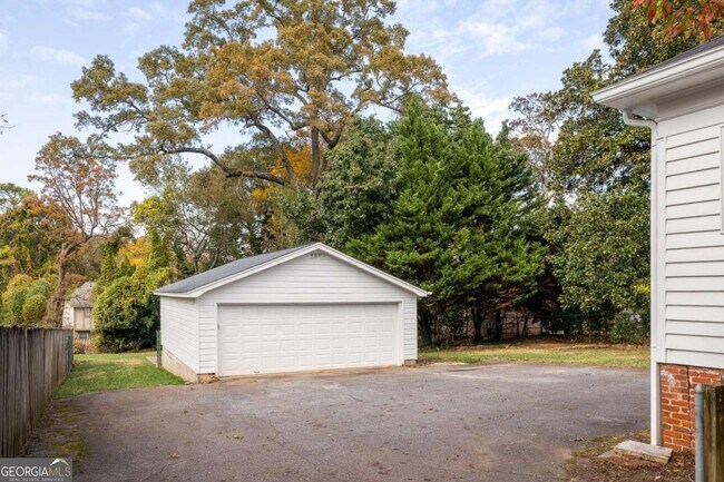 Building Photo - 5450 E Mountain St