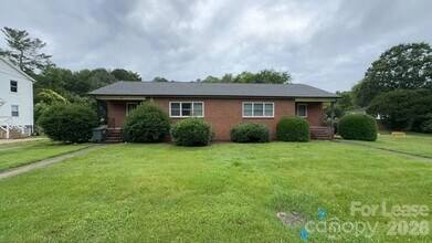 Building Photo - 2112 N Stewart Ave