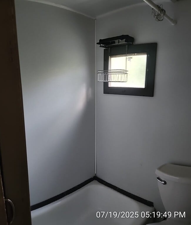 Building Photo - 58 Robinson Ln