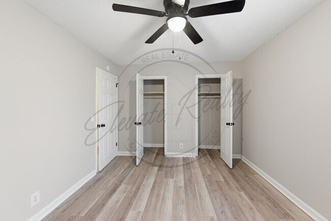 Building Photo - Two Bedroom Townhouse with Updates in North Nashville!