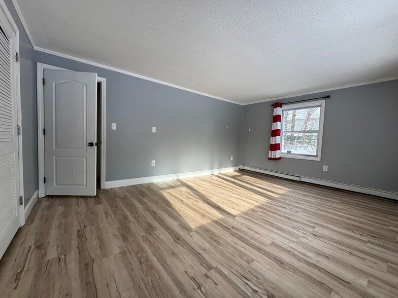 Building Photo - 240 Leda