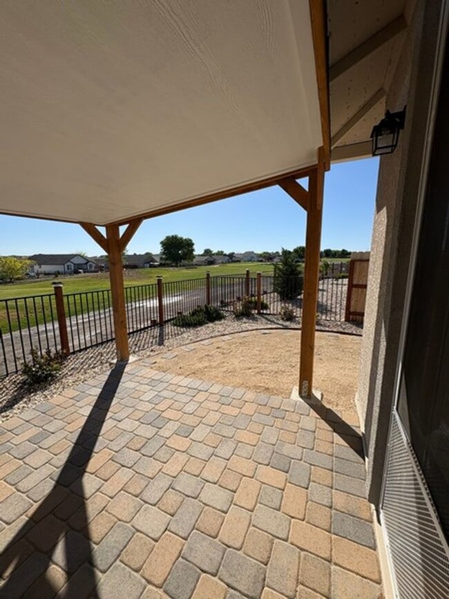 Building Photo - Spacious Four Bedroom off the Golf Course in Fernley