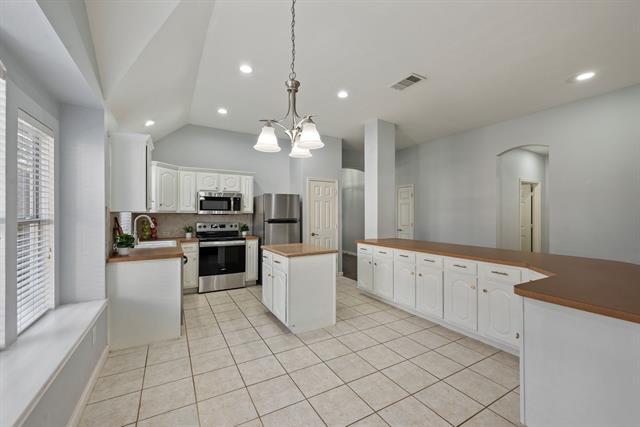 Building Photo - 3605 Villanova Dr