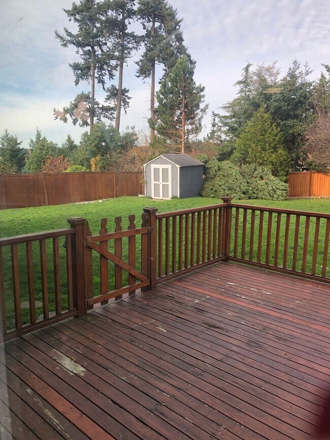 Building Photo - ***PENDING APPLICATION***Beautiful 3 Bedroom Home with Massive Garage and Bonus Room