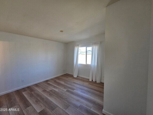 Building Photo - 2428 E La Jolla Dr