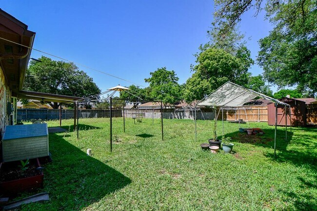 Building Photo - 9014 Mellow Brook Dr