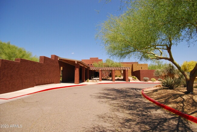 Building Photo - 4611 E Fernwood Ct