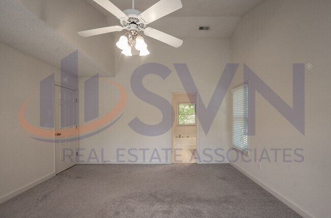 Building Photo - 15 Woodcliff Cir