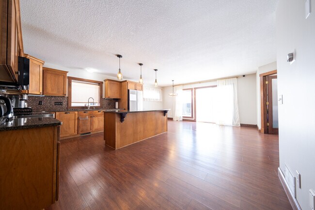 Building Photo - 15678 Duck Pond Way