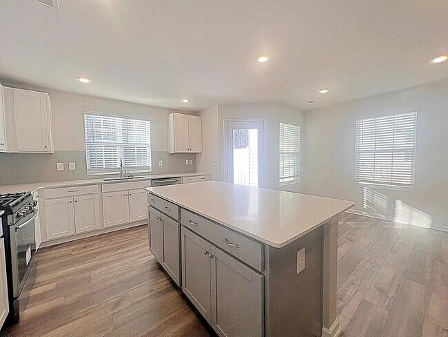 Building Photo - 922 Powder Crk Dr