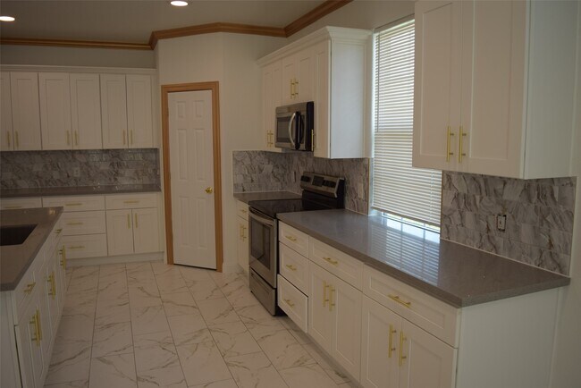 Building Photo - 445 County Rd 5102J