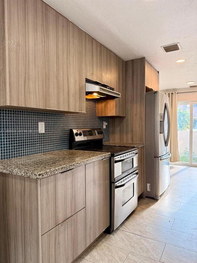 Building Photo - 833 NW 81st Terrace