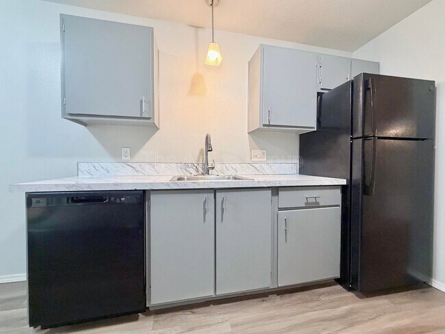 Building Photo - 10020 SW 125th Ave