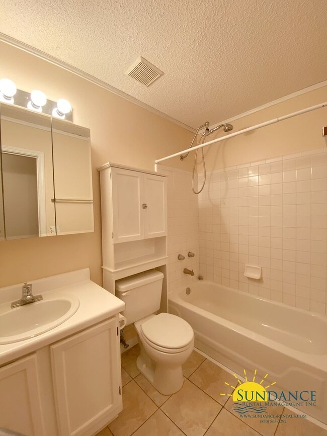 Building Photo - Adorable 3 Bedroom Home in Fort Walton Beach