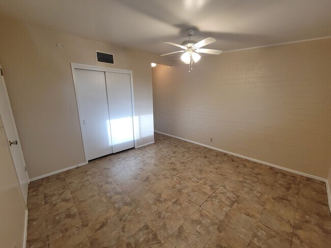 Building Photo - 3423 E Flower St