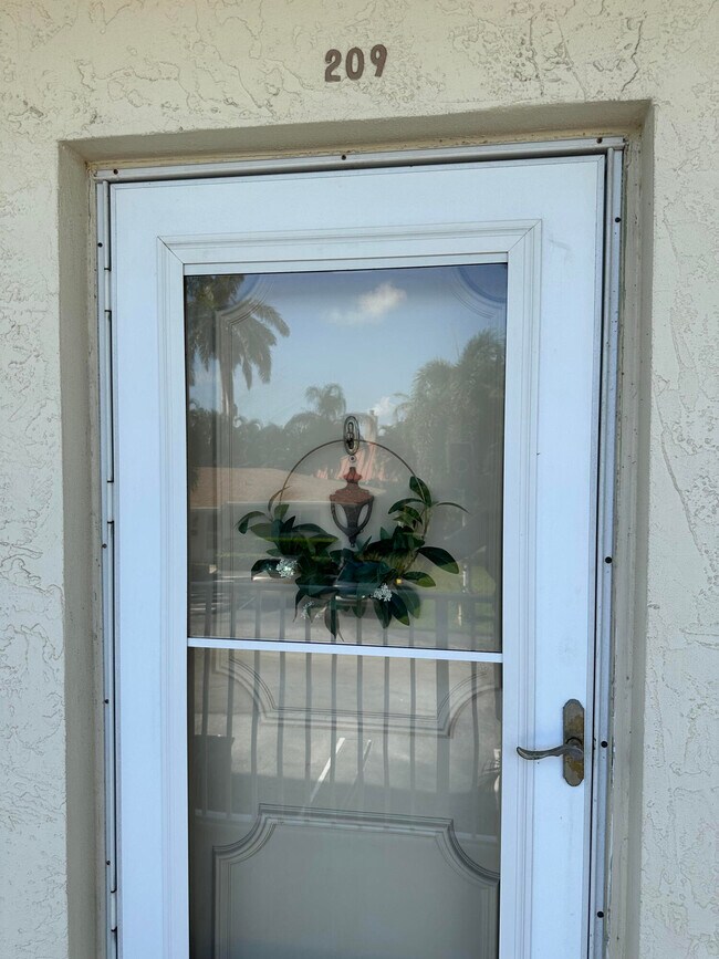 Building Photo - 650 Snug Harbor Dr