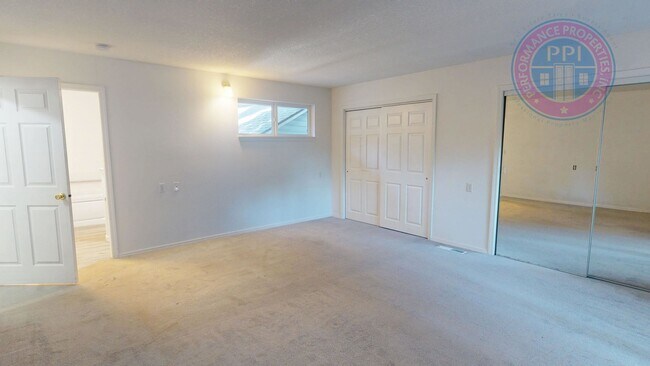 Building Photo - LAKE OSWEGO, FIRST ADDITION  / SINGLE LEVE...
