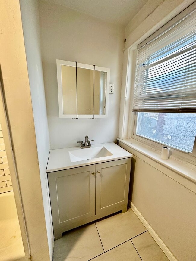 Building Photo - Cozy 3 bedroom home located in South Allentown, PA