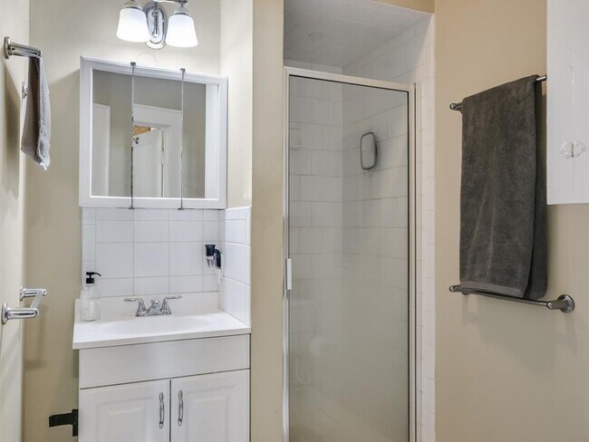 Building Photo - 2617 1/2 S 2nd St