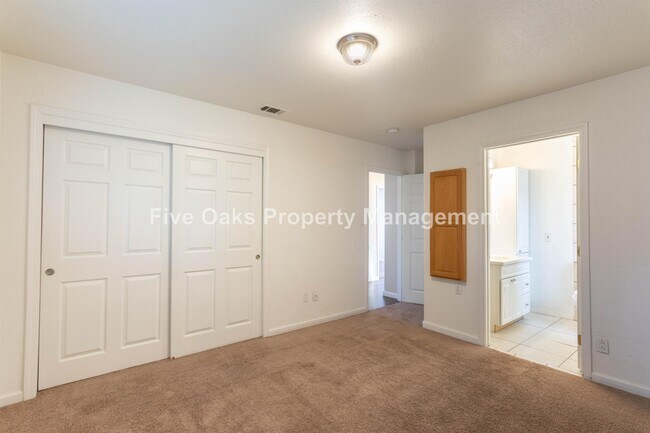 Building Photo - 155 Glenn Dr