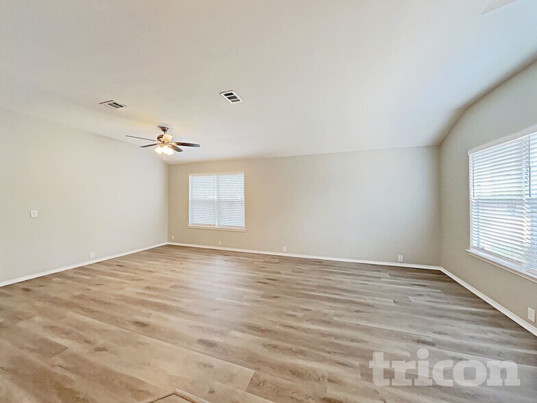 Building Photo - 4704 Provence Dr