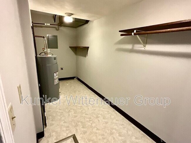 Building Photo - 435-7 Ponderosa Ave