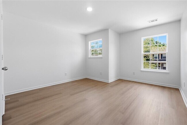 Building Photo - 3050 Centerglen Ln