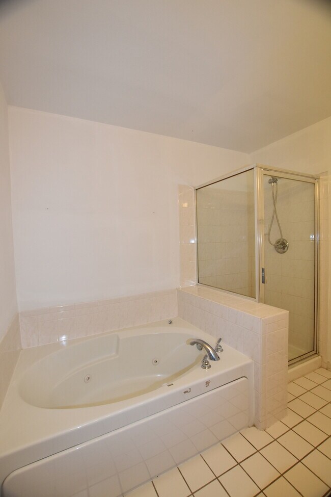 Building Photo - 2963 Saganashkee Ln