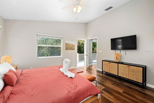Building Photo - 506 Oceanview Ave
