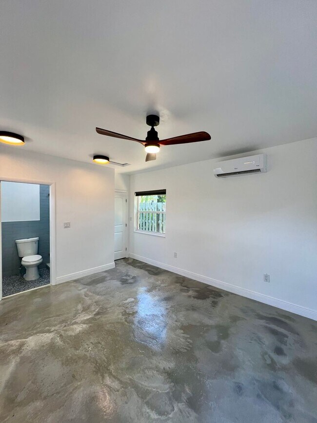 Building Photo - Fully Renovated 3/3 Northwood Home with Gu...