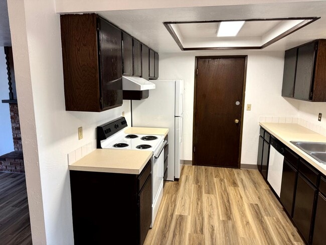 Building Photo - 2 Bedroom Duplex in Southwest Eugene