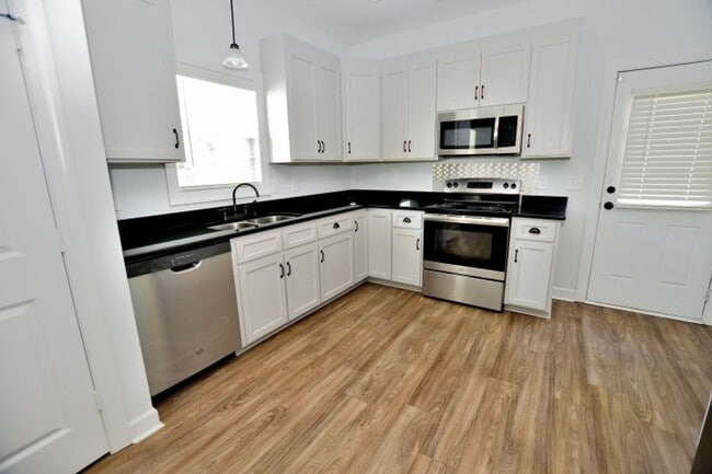 Building Photo - 512 Amerson Ct
