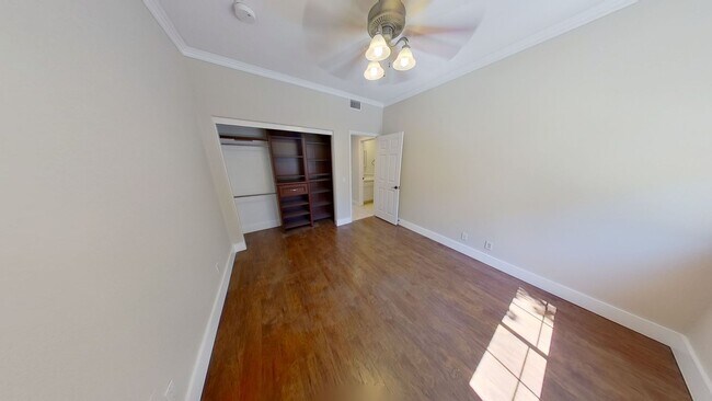 Building Photo - Spectacular and Spacious 4 Bed / 3 Bath Sa...