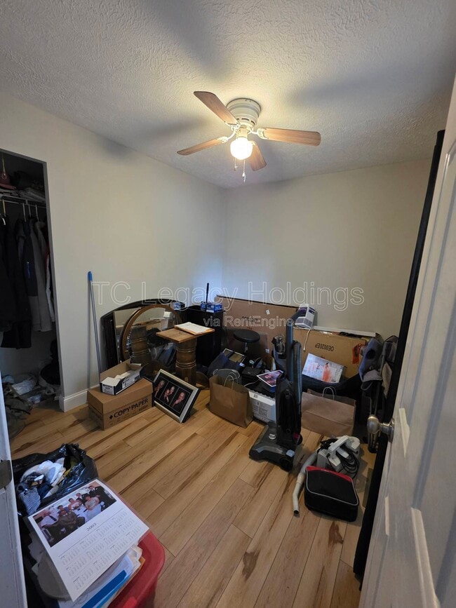 Building Photo - 419 1/2 Walnut Ave