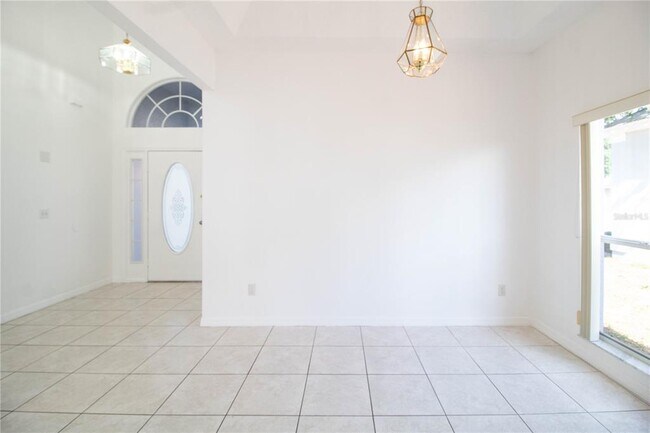 Building Photo - 667 Downing Cir