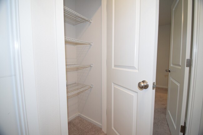 Building Photo - 935 N 19th Ave