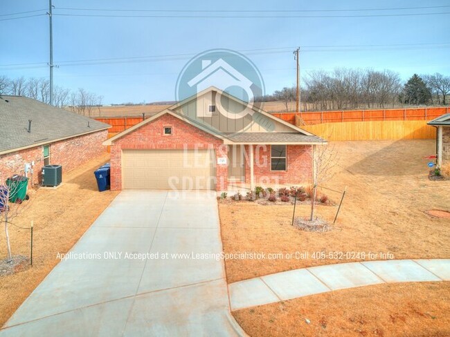 Building Photo - Spacious 3 Bed 2 Bath Home in One of OKC's...