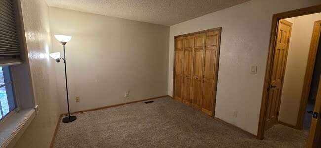 Building Photo - Stunning 4-bedroom, 2.5-bathroom home near...
