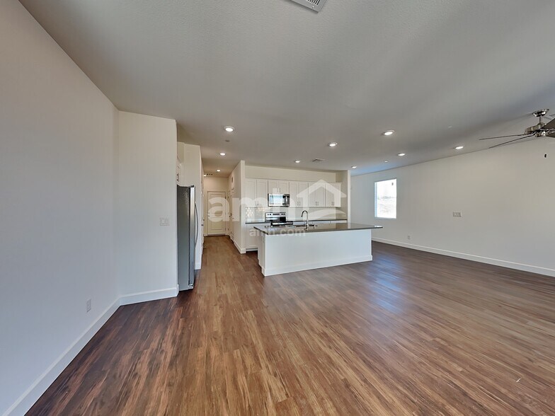 Building Photo - 100 Island Plumeria Ln