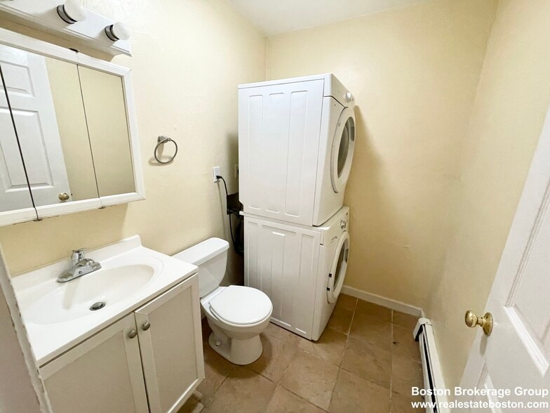 Building Photo - 7 Iroquois St