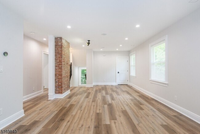 Building Photo - 31-37 Oak Grove Rd