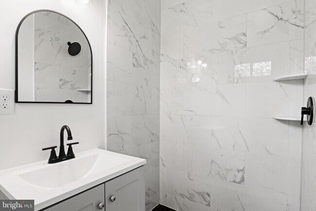 Building Photo - 5019 Leland Dr