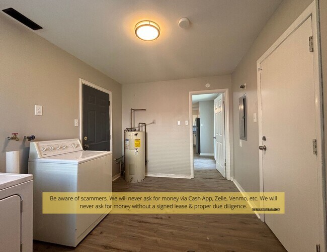 Building Photo - 1118 Soria St