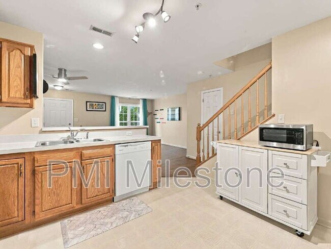 Building Photo - 2132 Bristol Dr