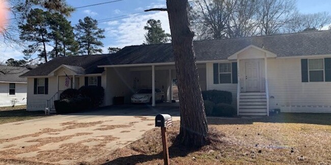 Primary Photo - 1215-1217 Pine Hill Drive