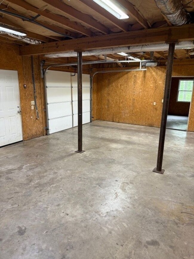 Building Photo - 3 Bedroom / 2.5 Bathroom - Home in Cookeville!