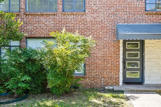 Building Photo - 3607 Shelby Dr